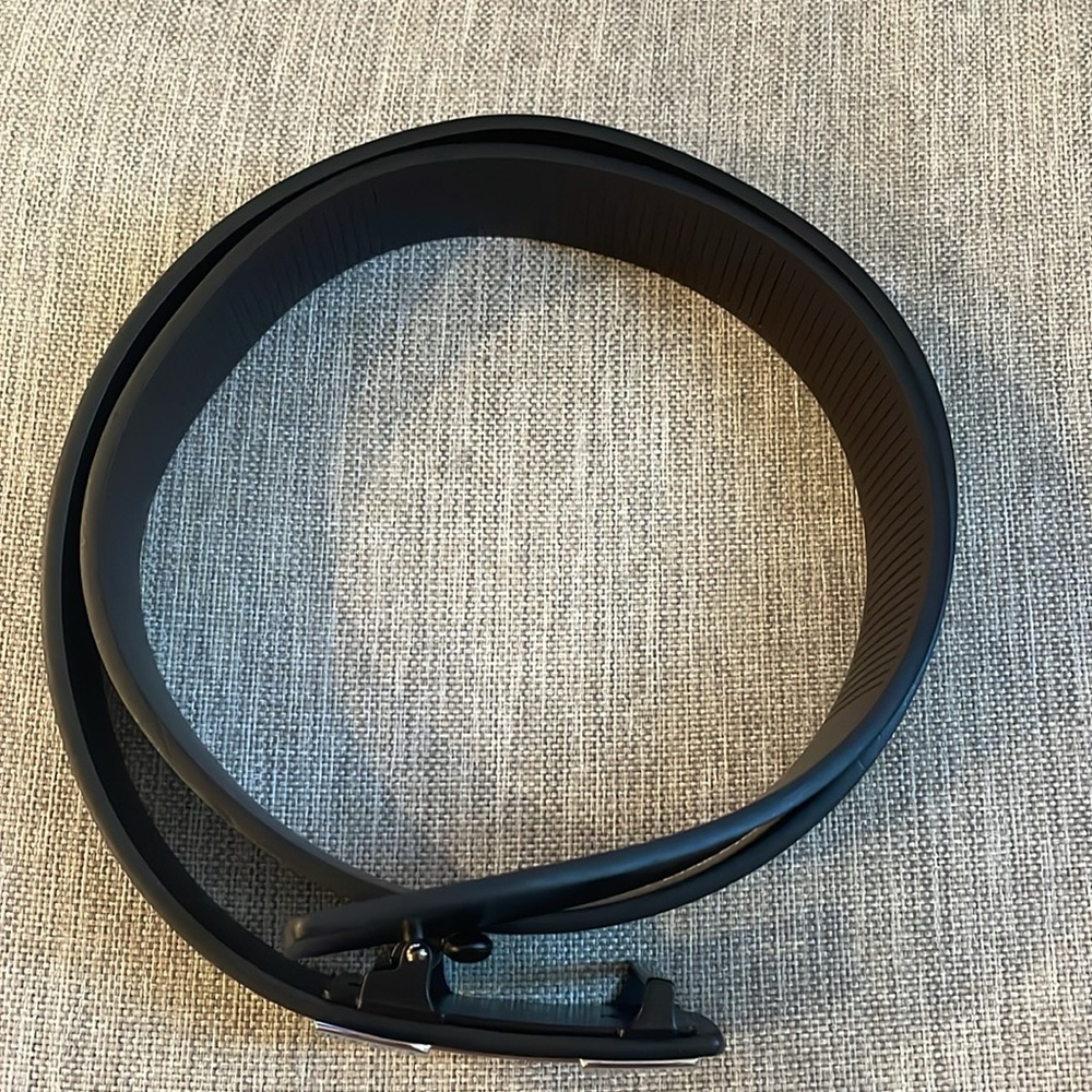 Beautiful fashion genuine leather Belt - Picture 2 of 4